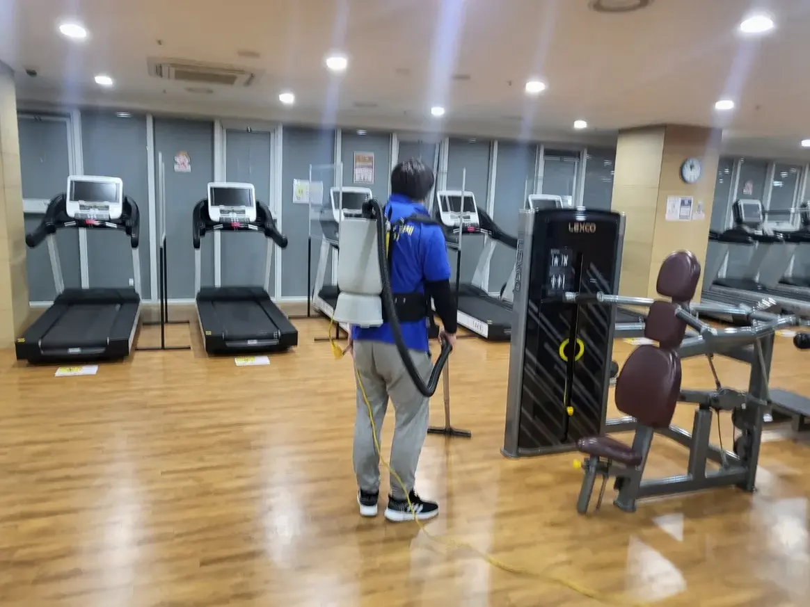 포항시 남구 동해면 헬스장 샤워실 장비 주변 정밀 위생청소 사례 - 행진크린