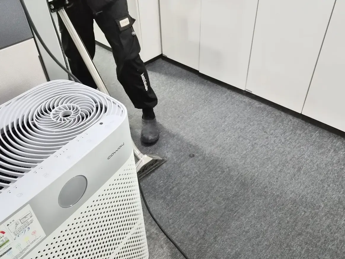 경주시 석장동 사업장 로비·복도 카페트 바닥 위생청소 사례 - 행진크린