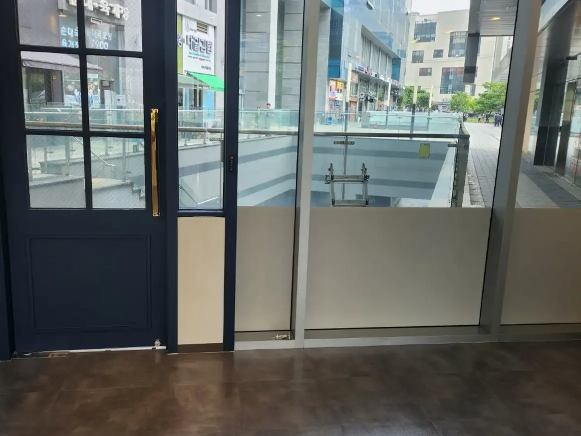 청도군 운문면 입주 현장 현관·거실 바닥 위생청소 사례 - 행진크린